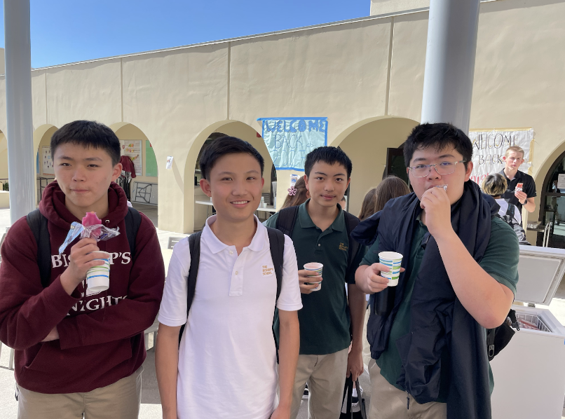 Baron Li (‘27), Chris Zheng (‘27), Eric Feng (‘27), and Henry Hou (‘27) enjoyed snacks from the barbecue. Popsicles and lemonade at the ASB welcome event were self-serve and a refreshing snack on a hot day.